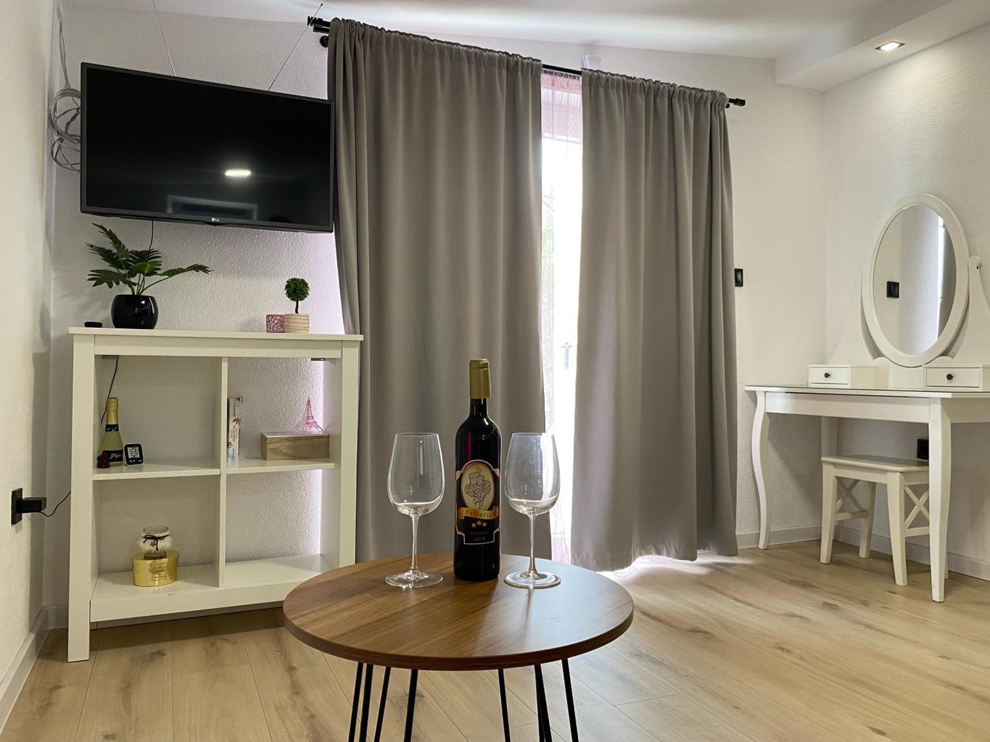 Studio Apartment Adrijana Zagreb Exterior photo